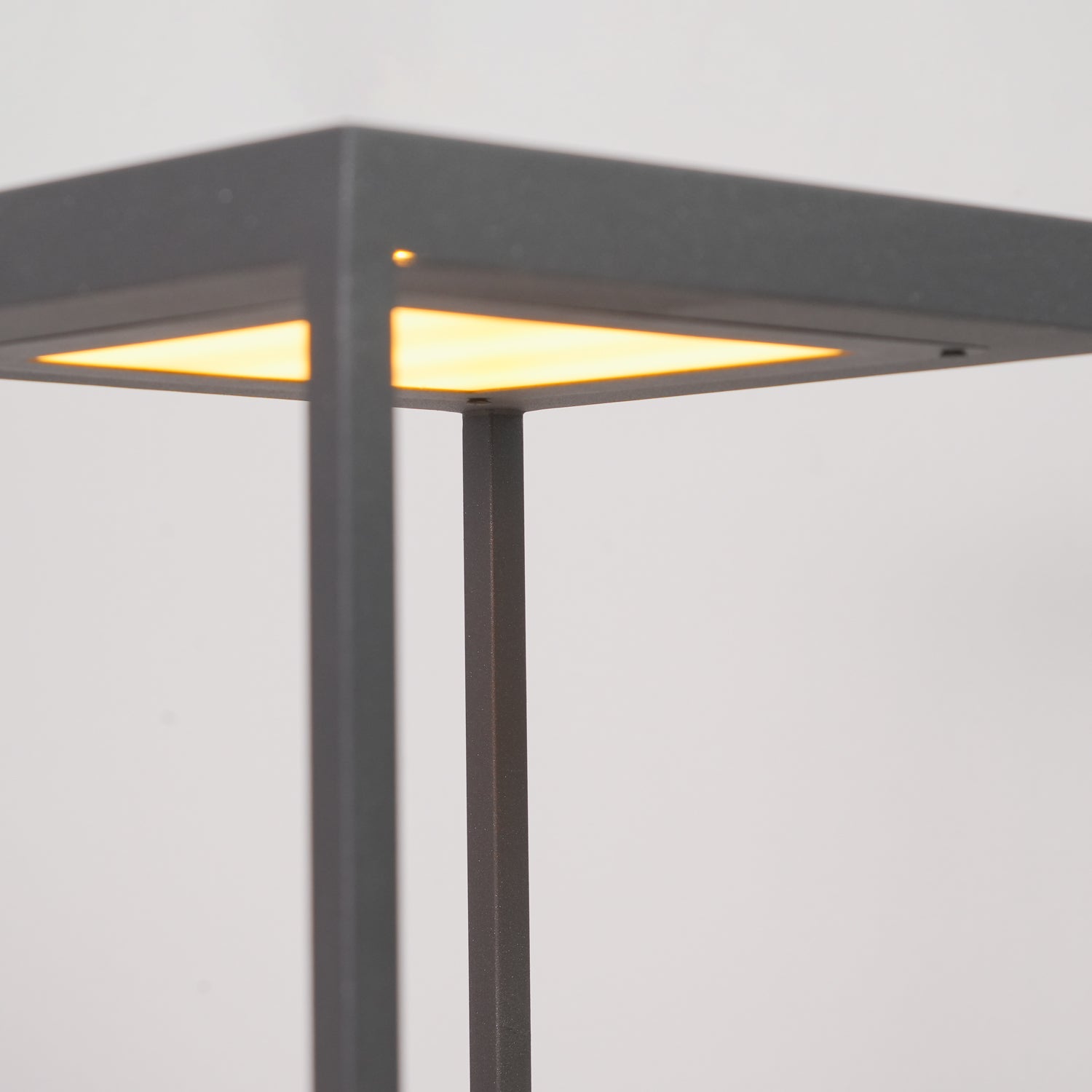 Sylonar Outdoor Light
