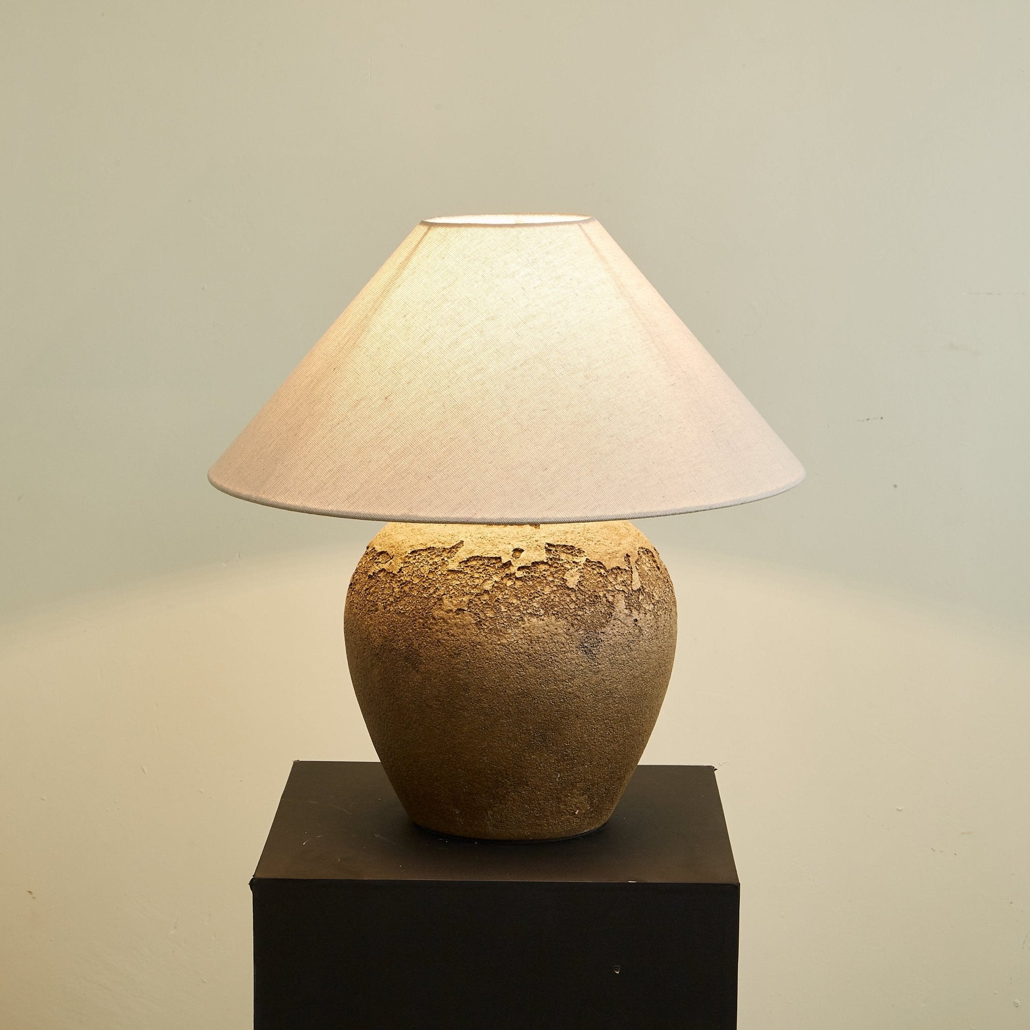 Sonoves Table Lamp