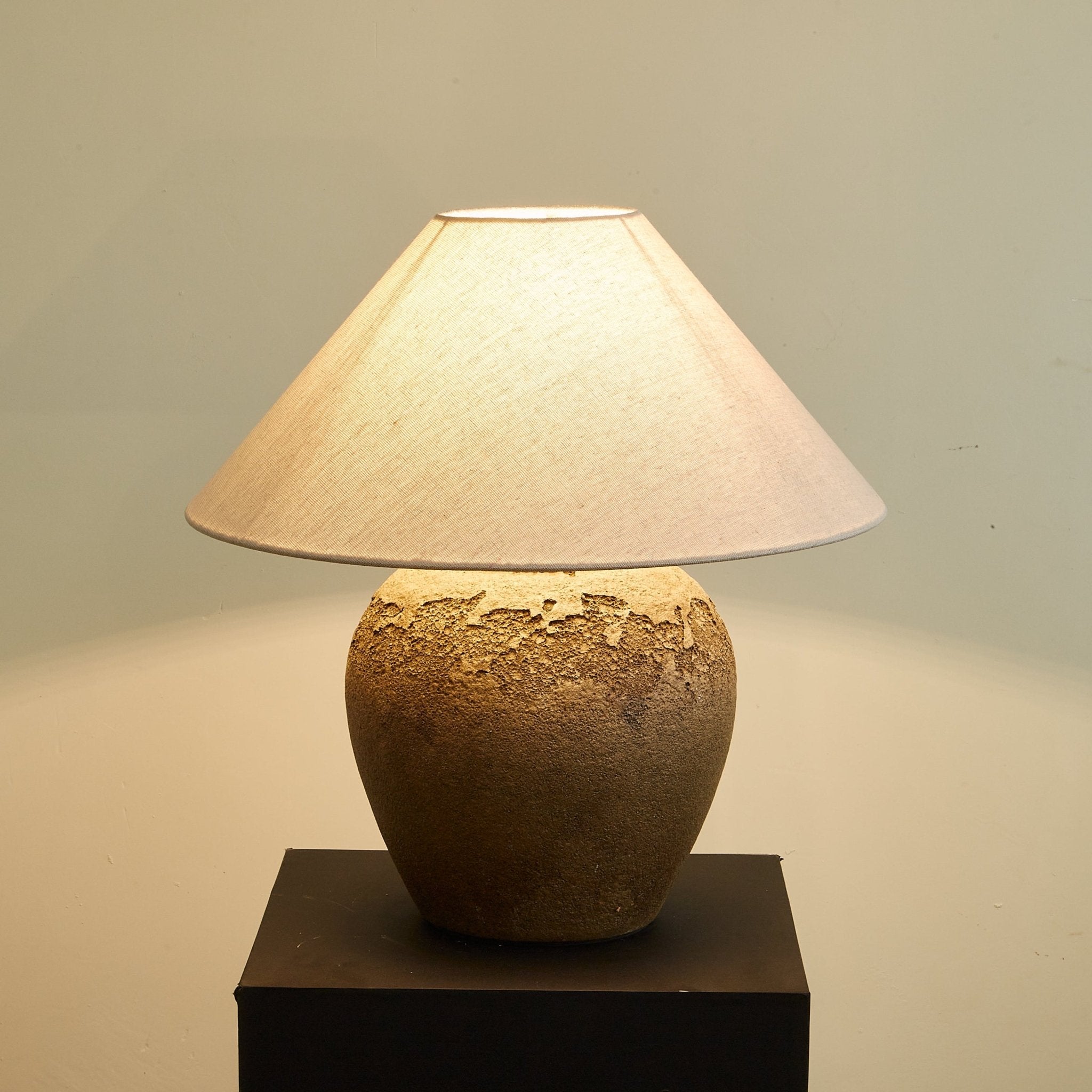 Sonoves Table Lamp