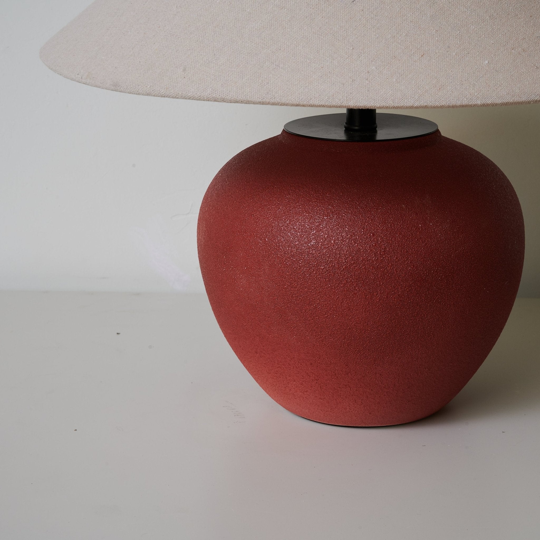Soneca Round Table Lamp
