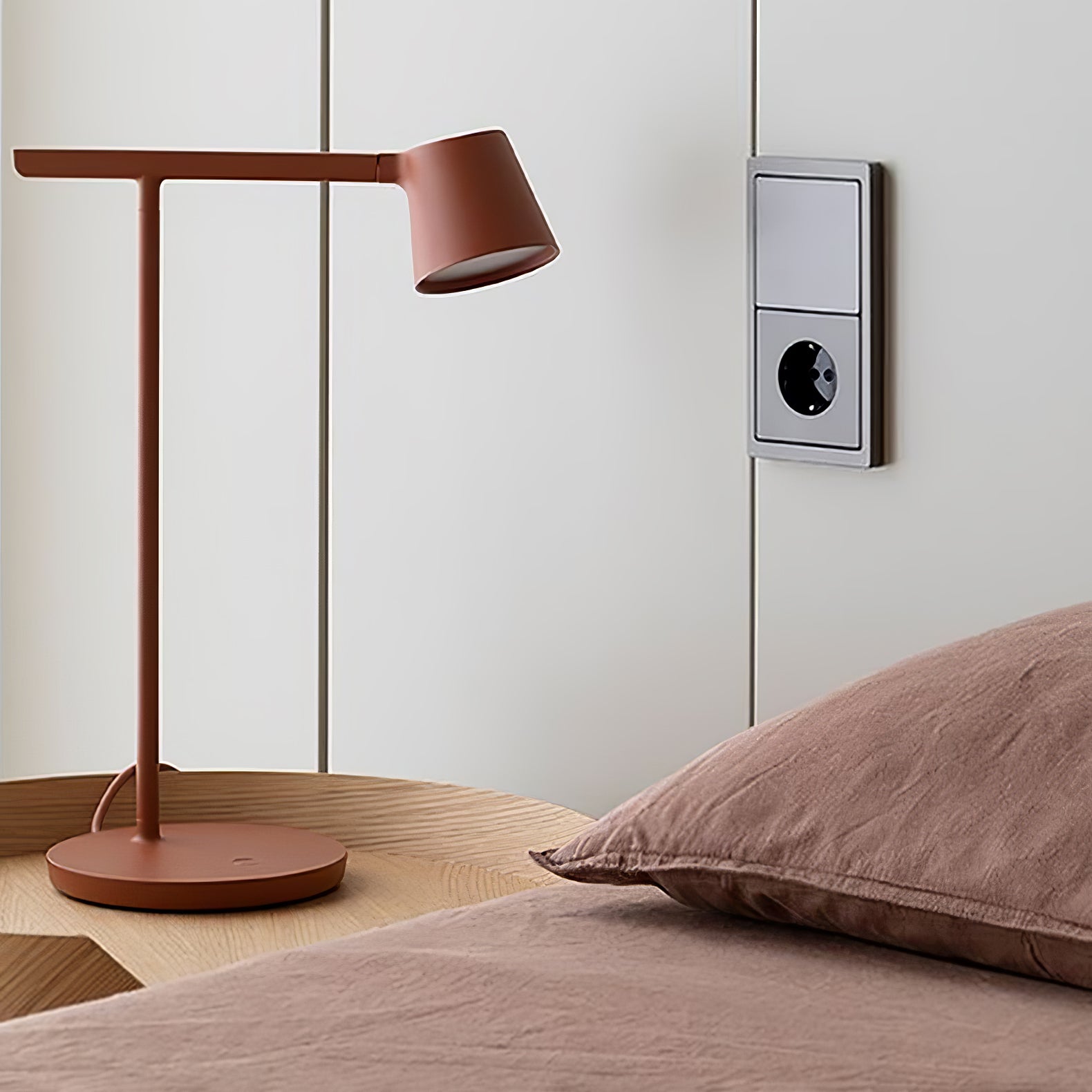Contiz Table Lamp
