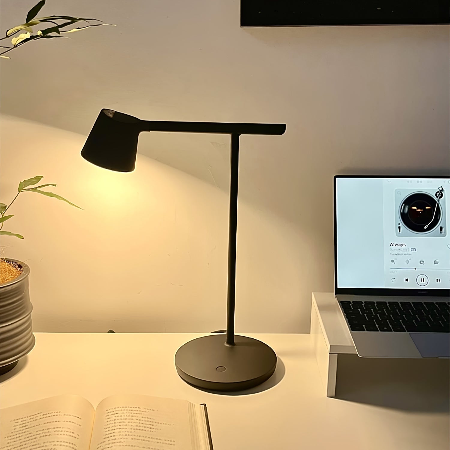 Contiz Table Lamp