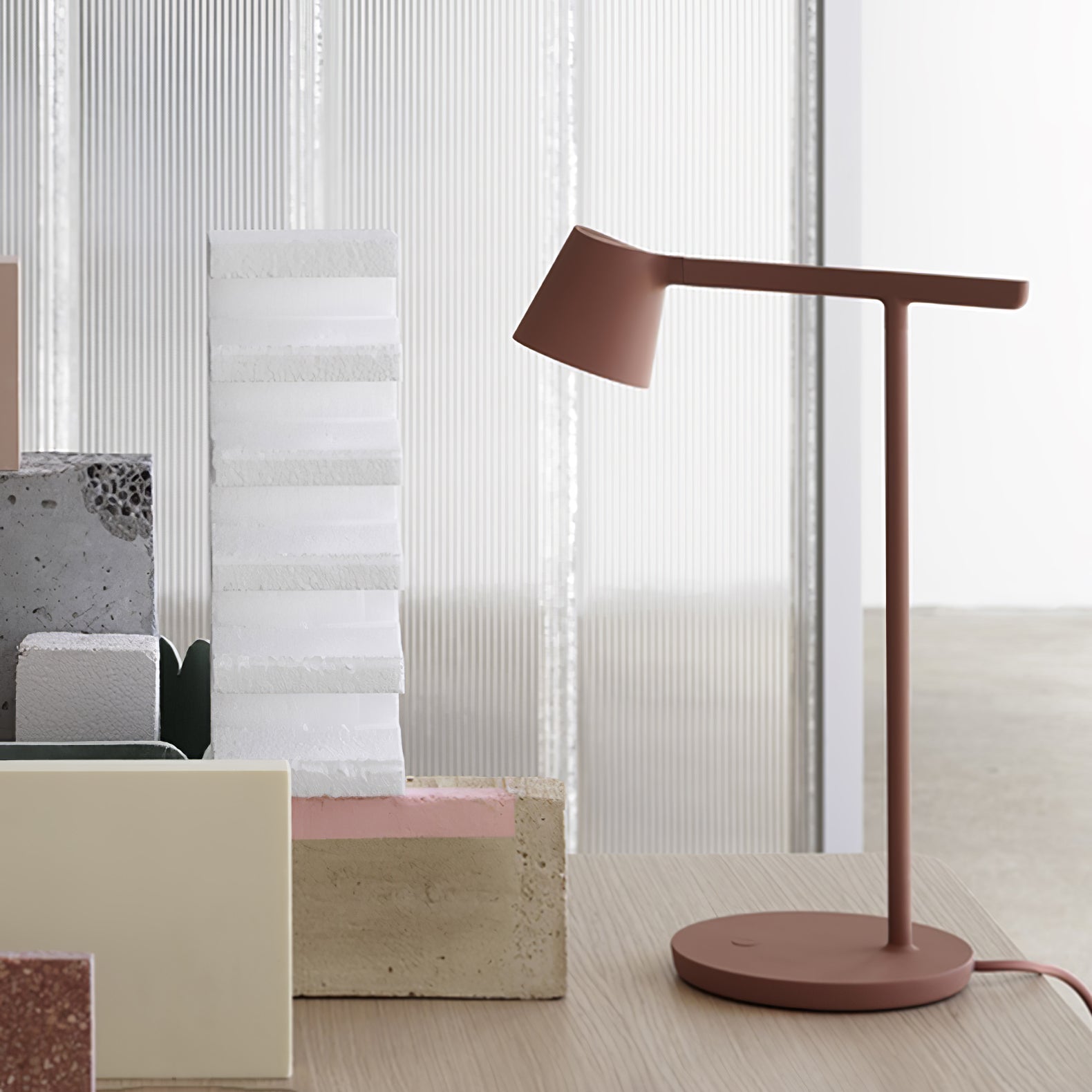 Contiz Table Lamp