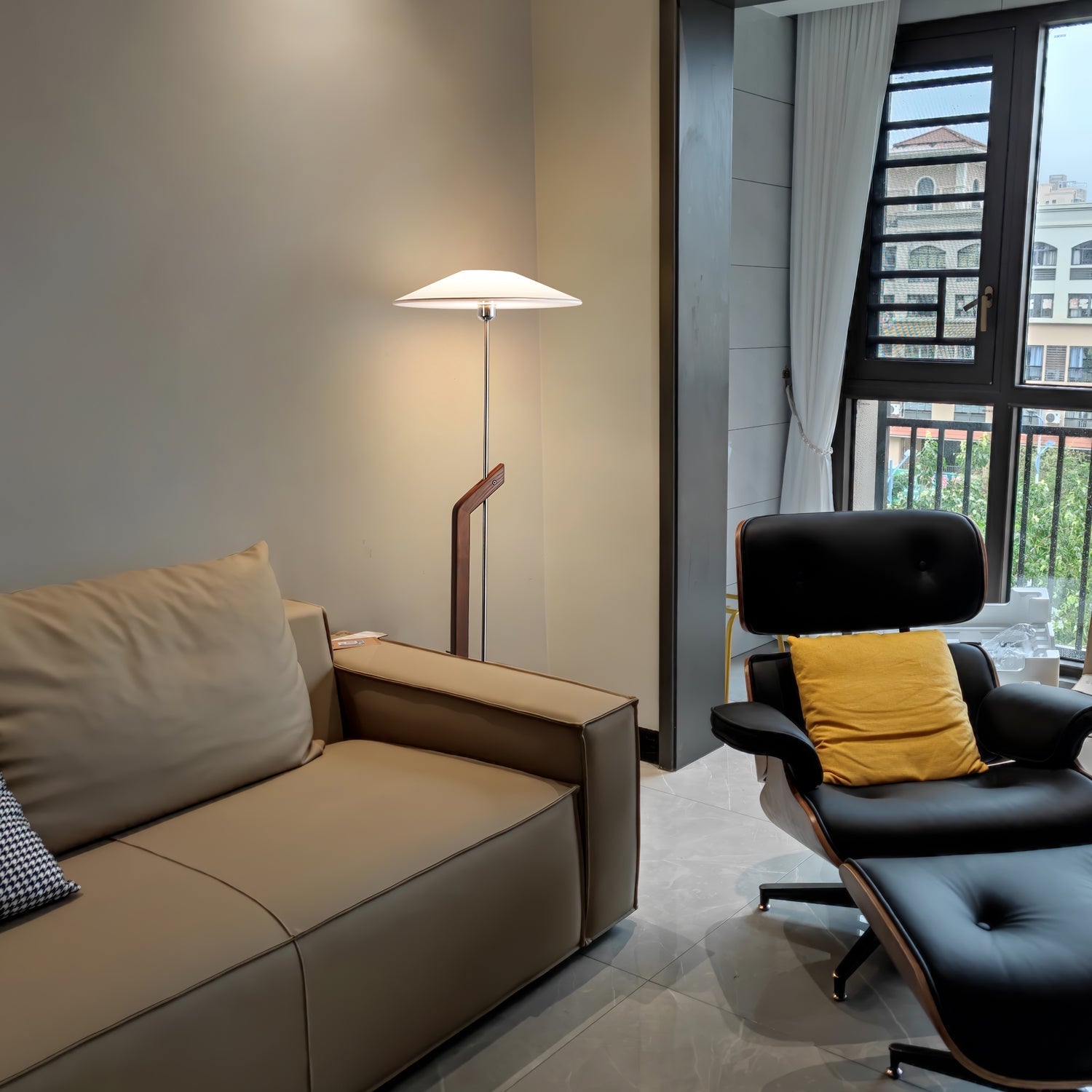 Oazera Floor Lamp