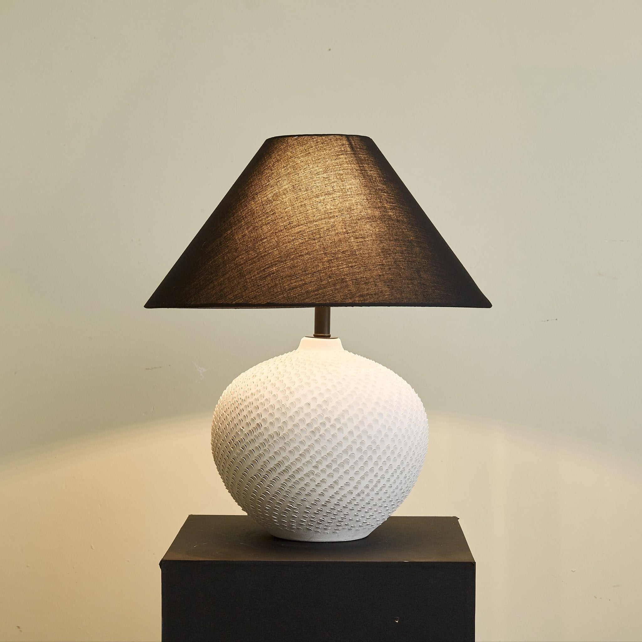 Velvema Table Lamp