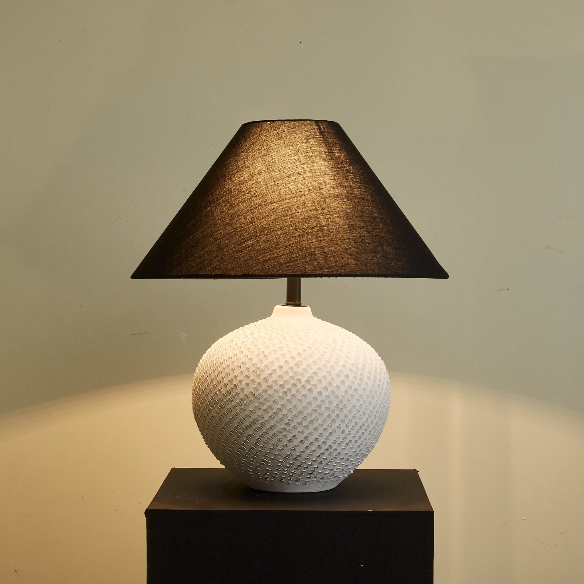 Velvema Table Lamp