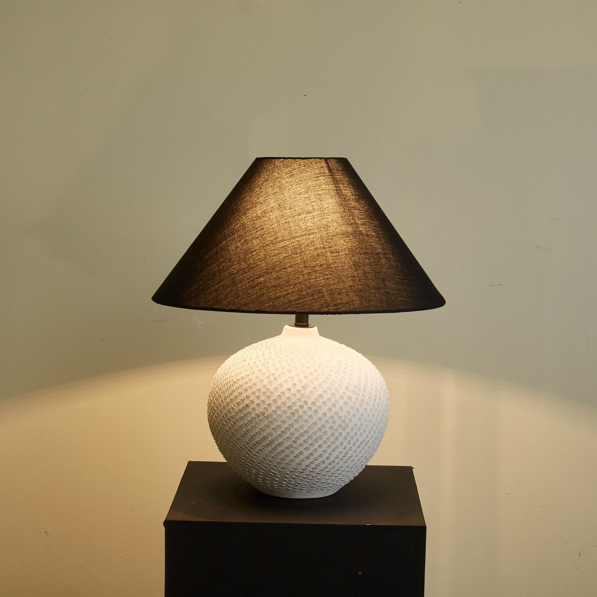 Velvema Table Lamp