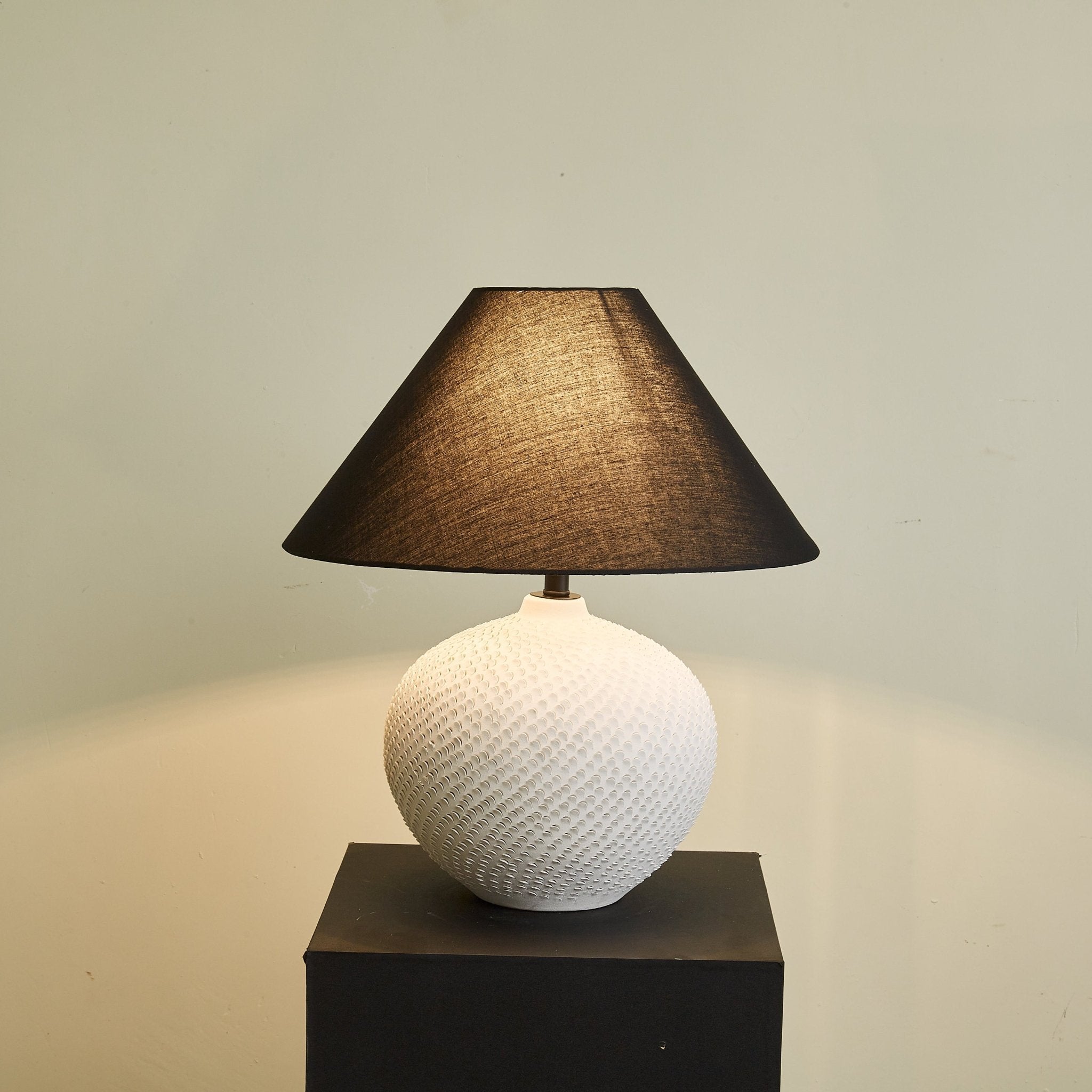 Velvema Table Lamp