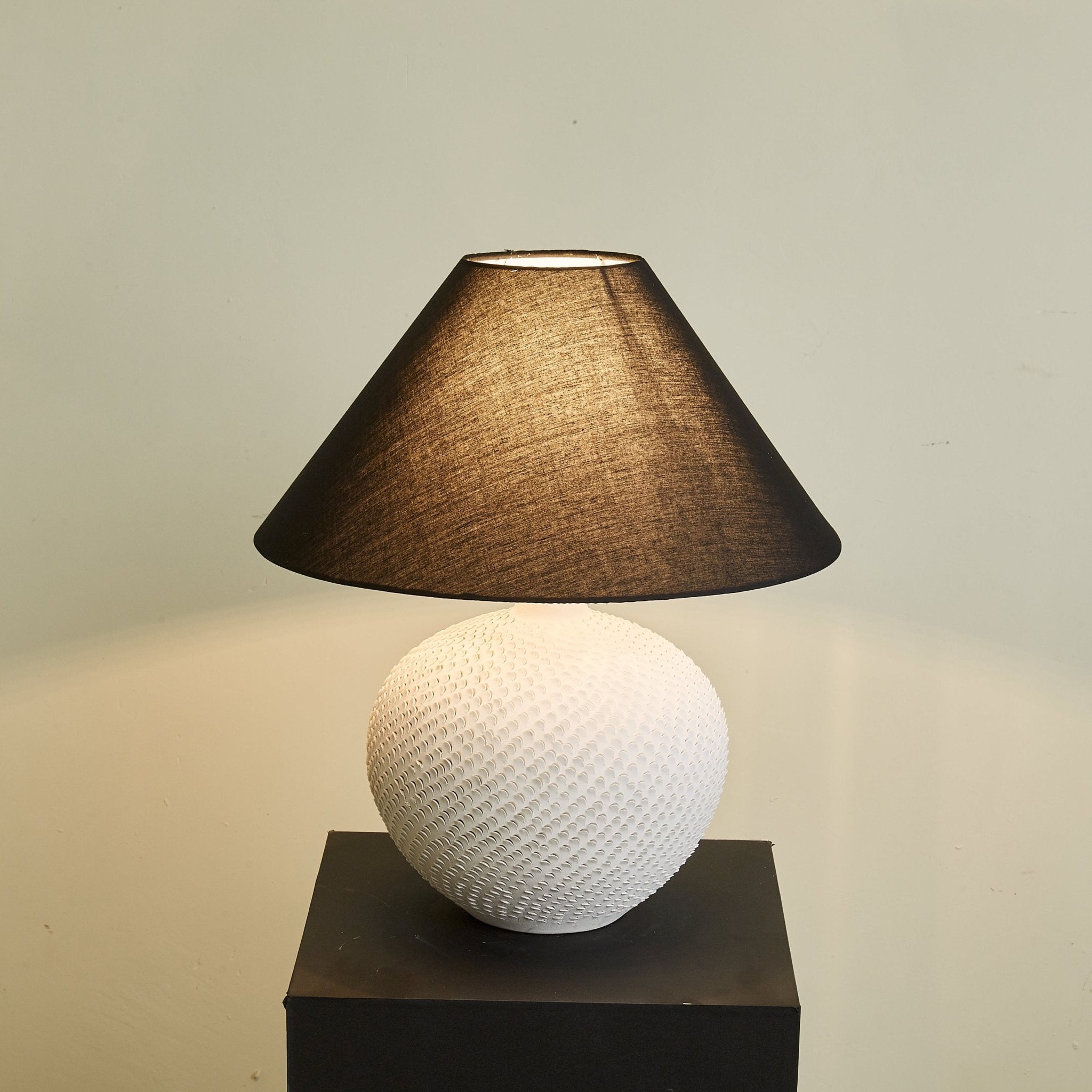 Velvema Table Lamp