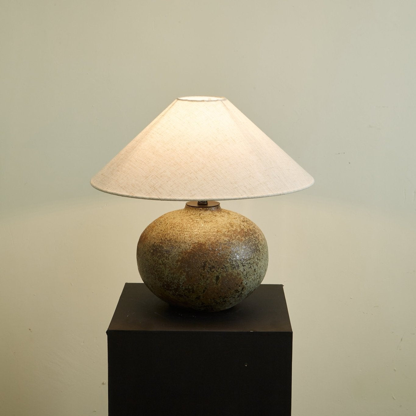 Menecho Table Lamp