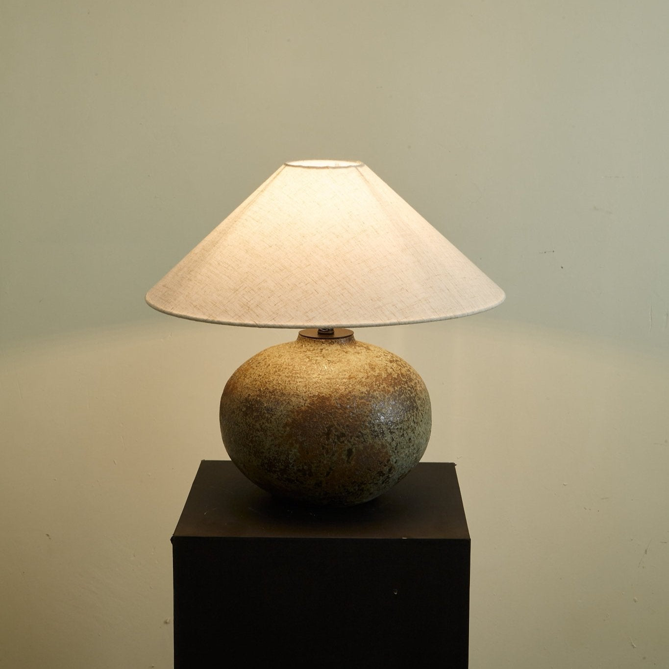 Menecho Table Lamp