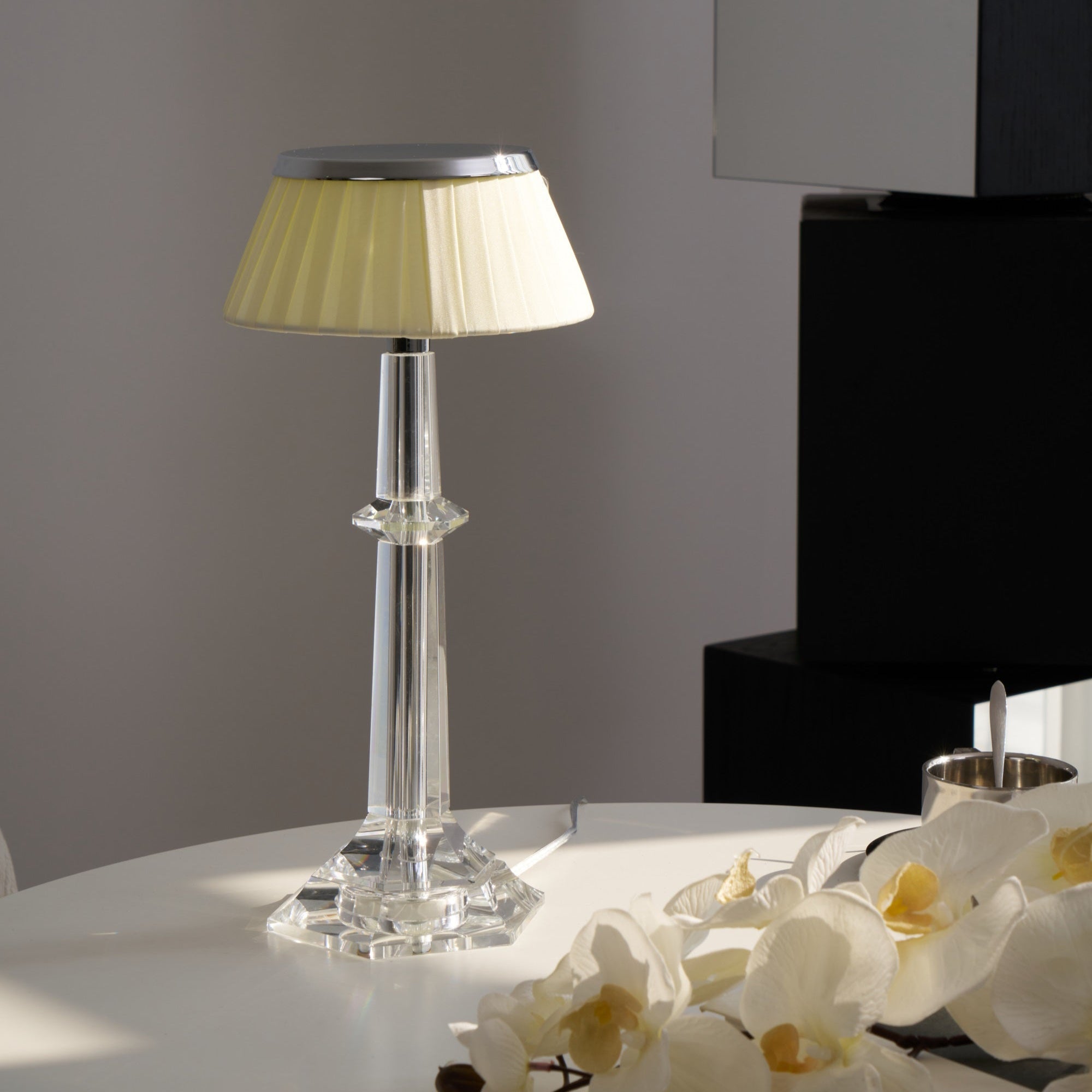 Vesollo Table Lamp