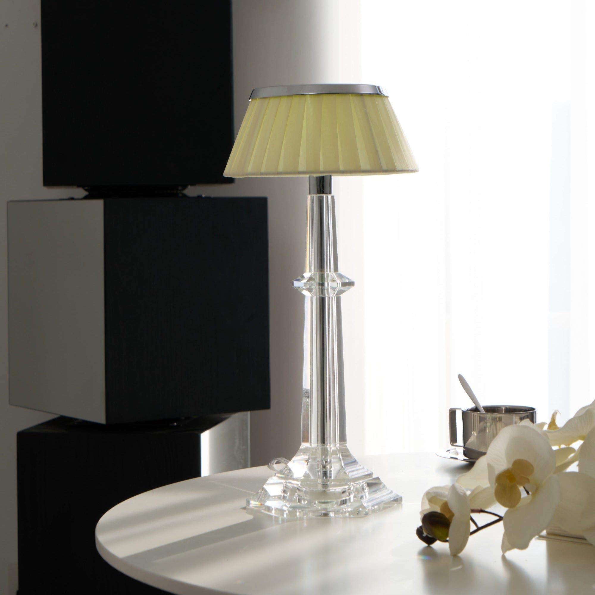 Vesollo Table Lamp