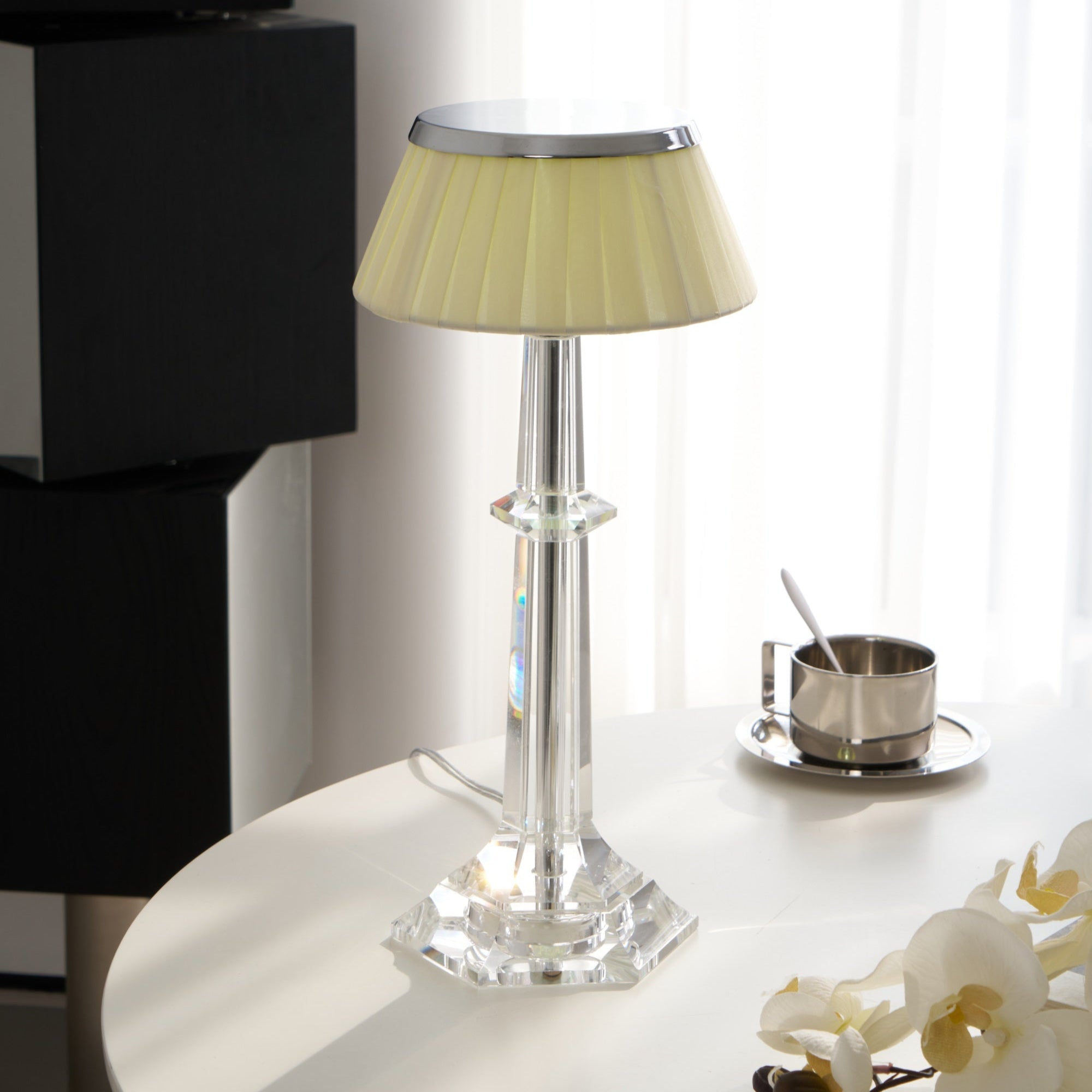 Vesollo Table Lamp