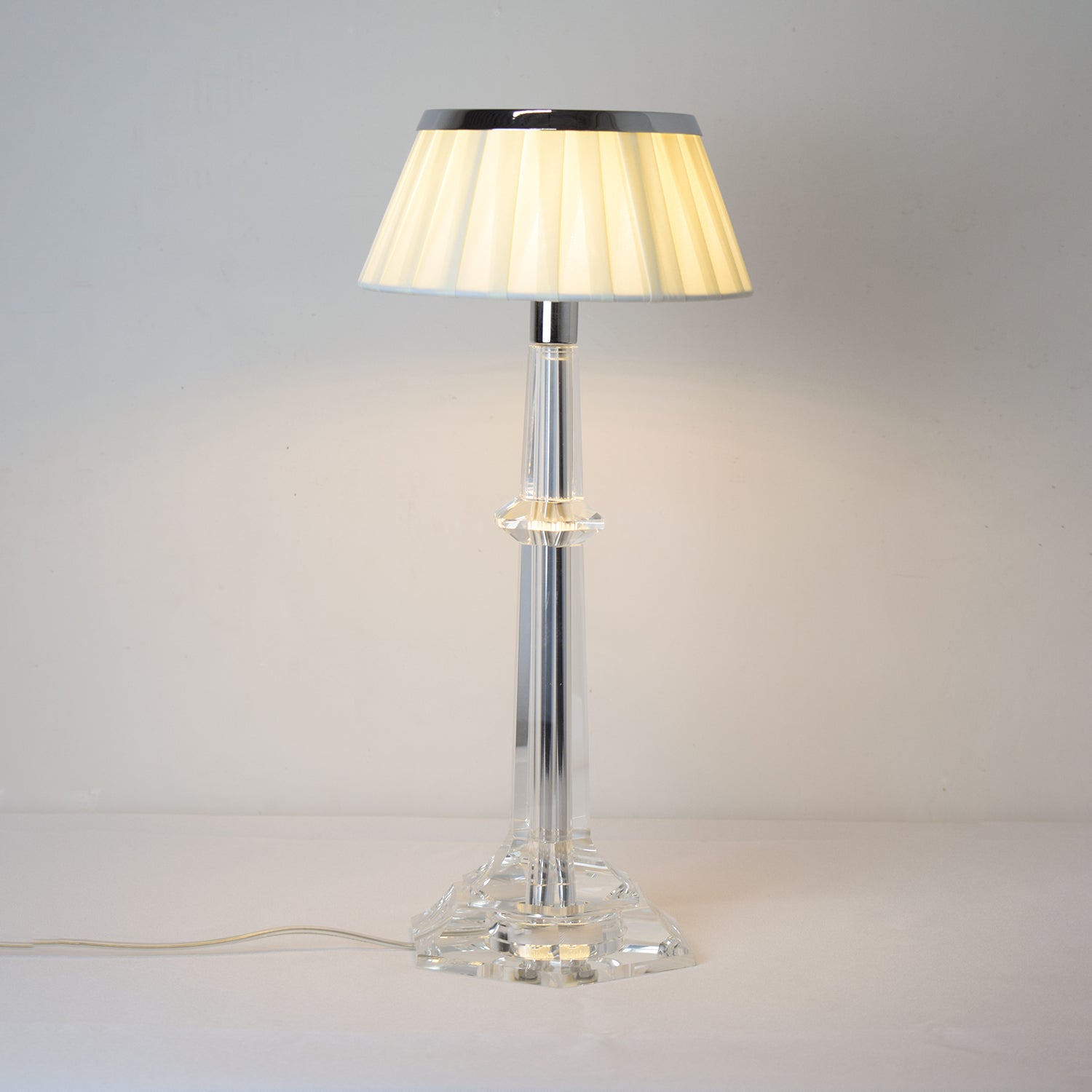 Vesollo Table Lamp