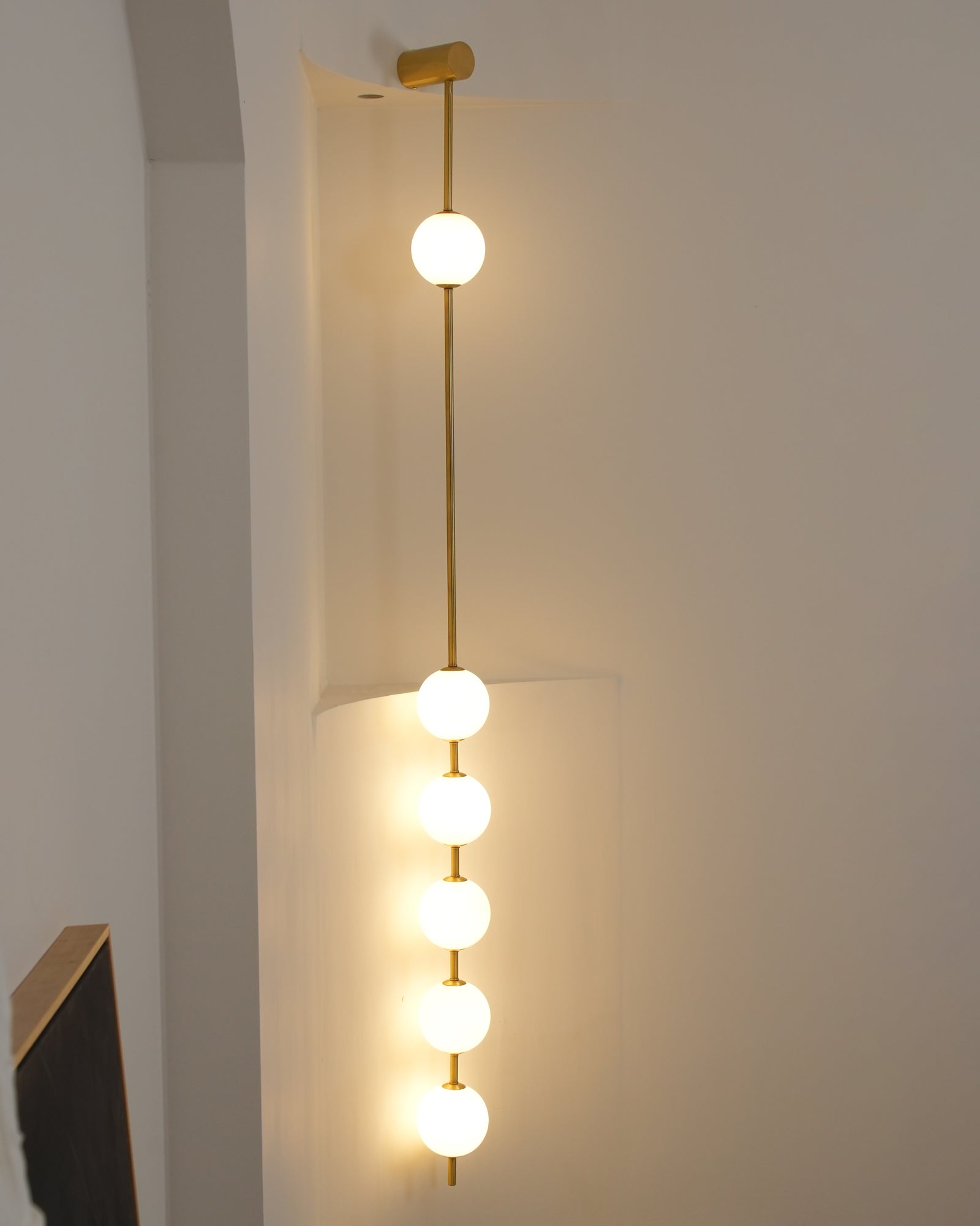 Linowell Globe Wall Light