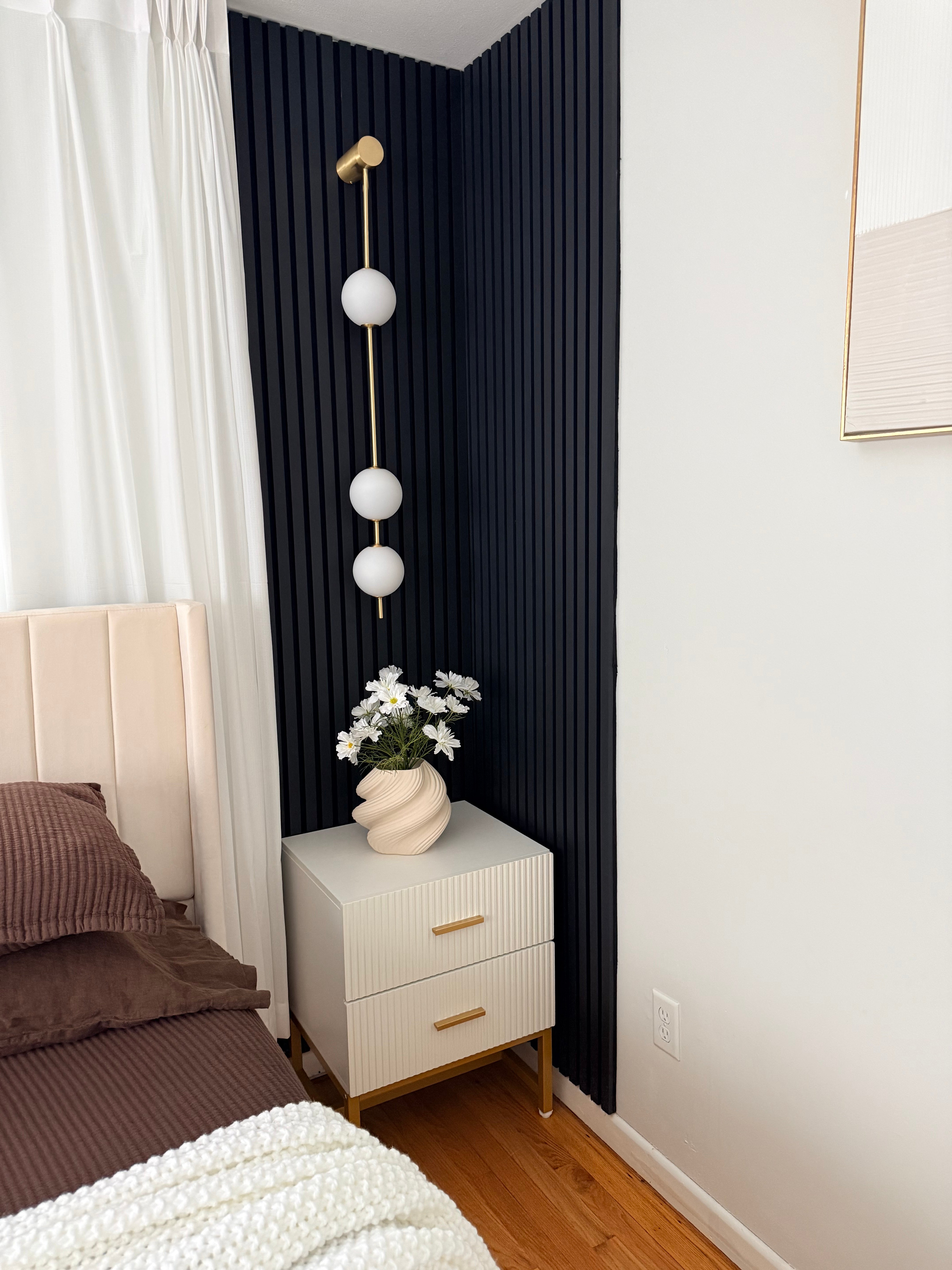 Linowell Globe Wall Light
