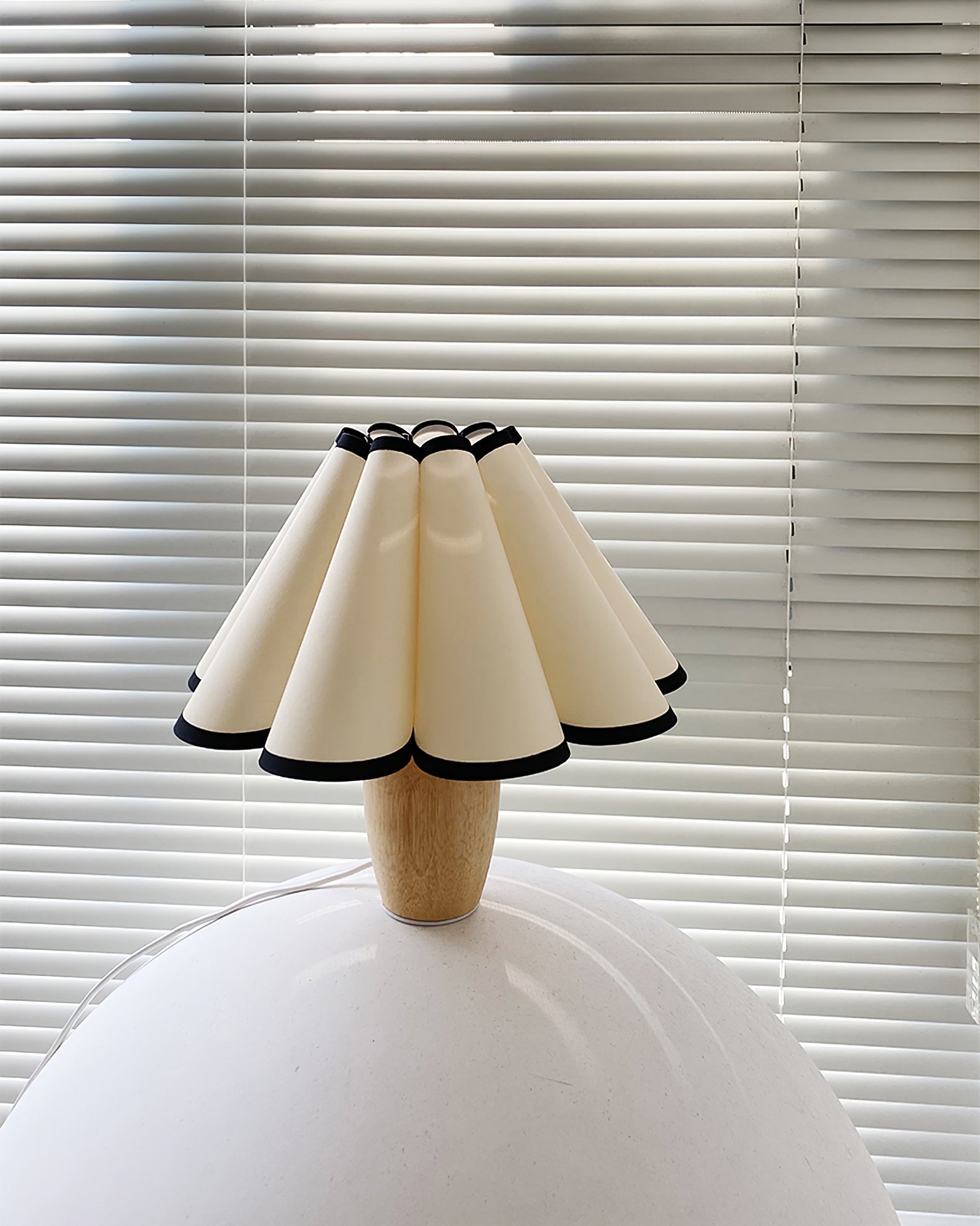 Kaianas Fluted Table Lamp