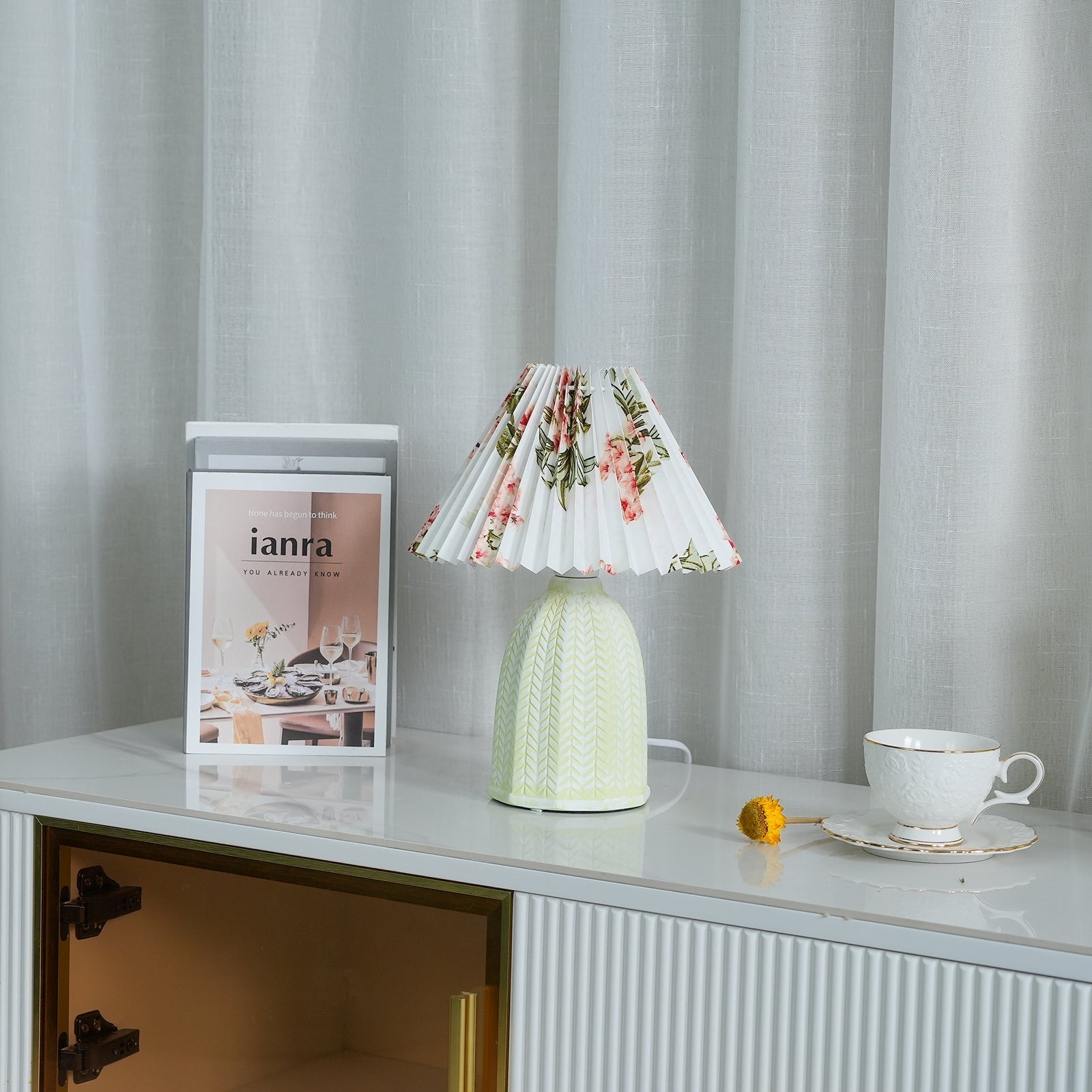 Wryzon Ceramic Table Lamp