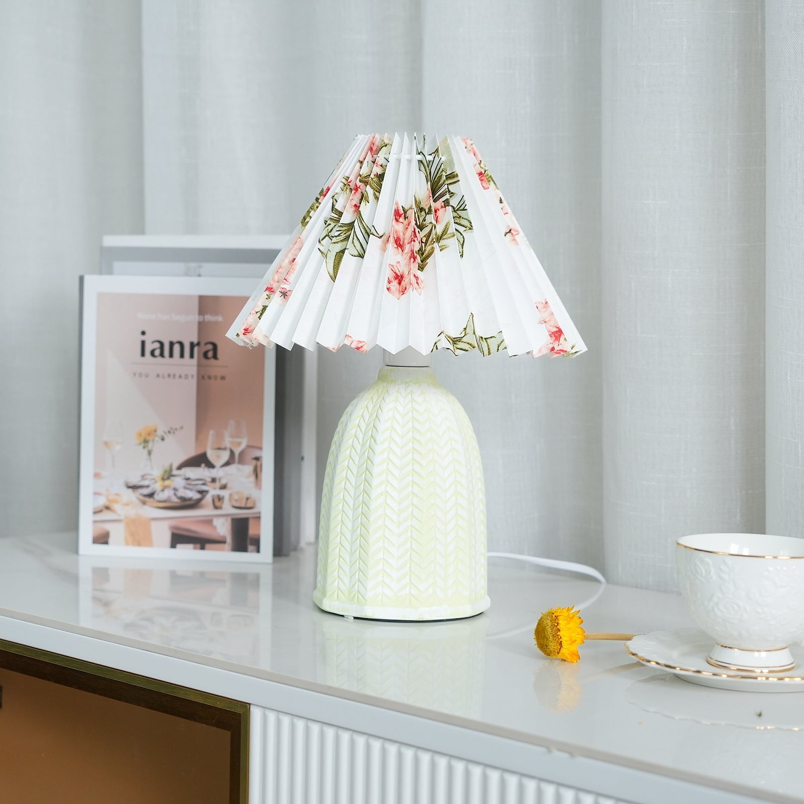 Wryzon Ceramic Table Lamp