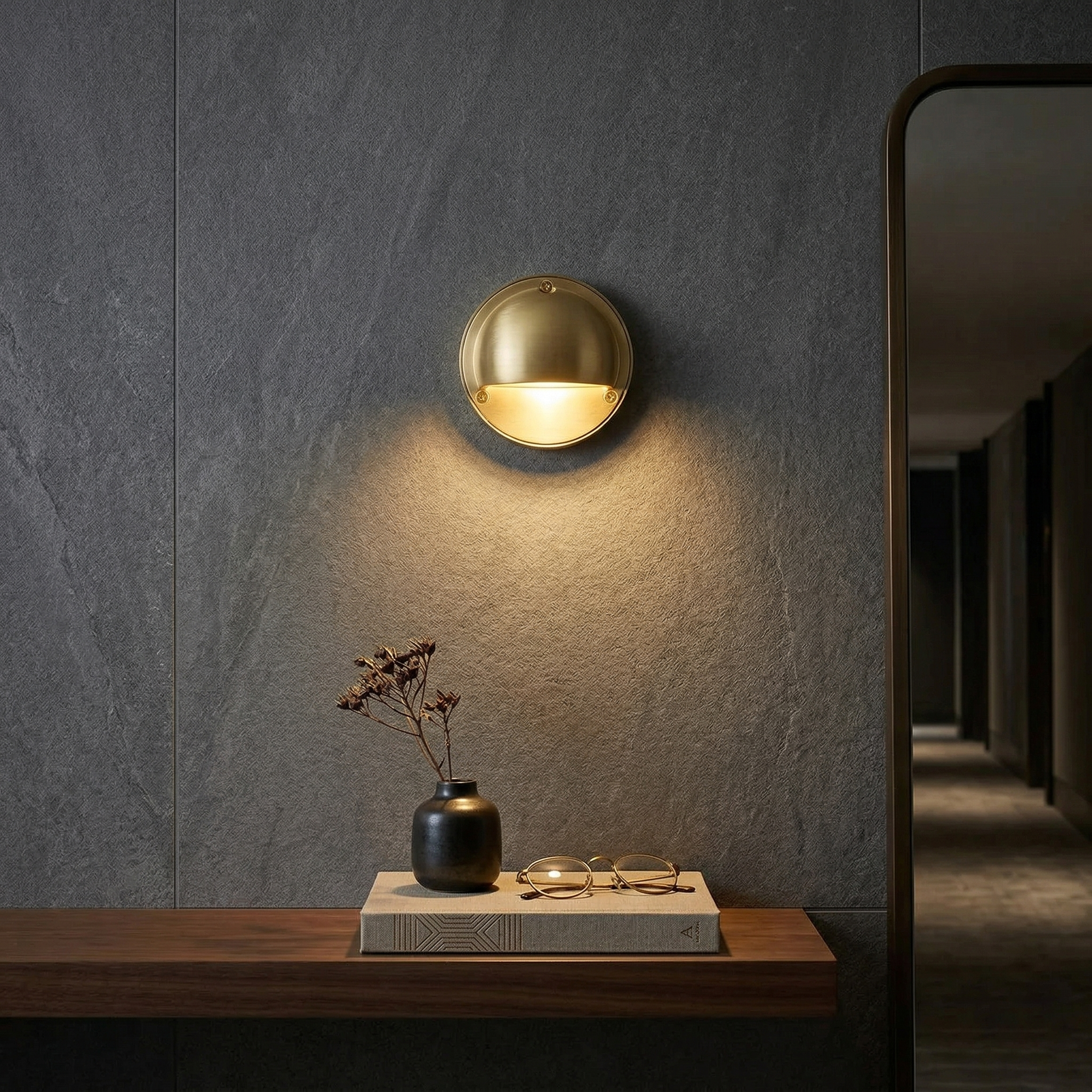 Avenlier Outdoor Wall Light