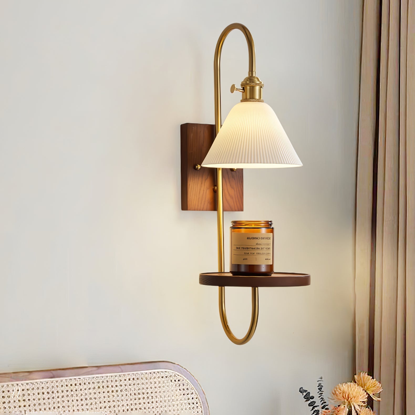 Vluro Wall Light With Shelf
