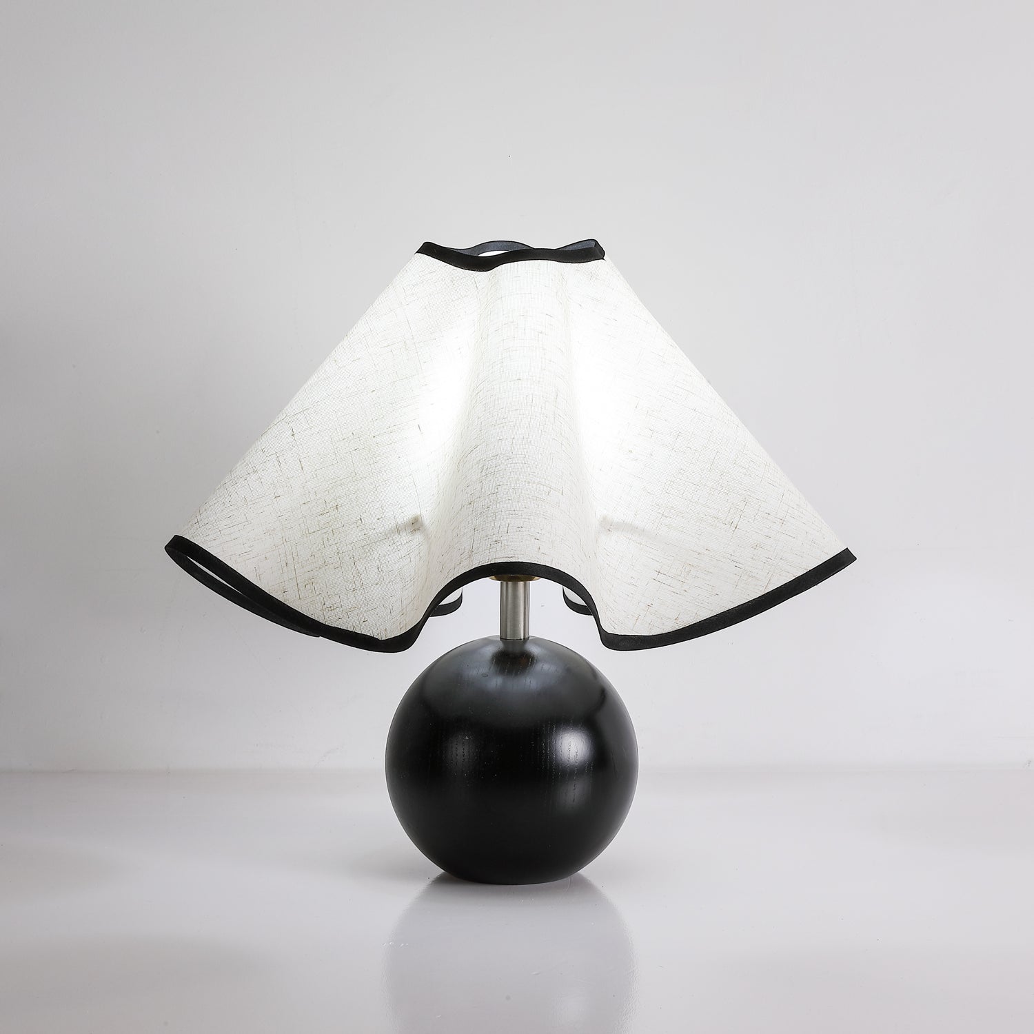 Solivian Wave Table Lamp