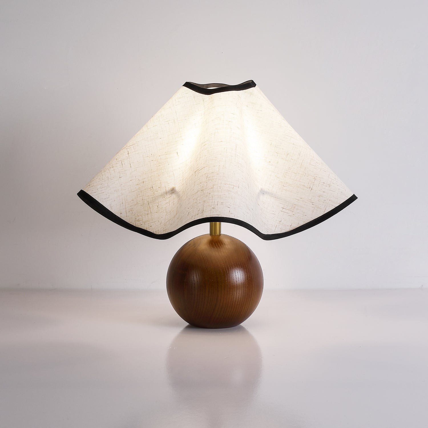 Solivian Wave Table Lamp