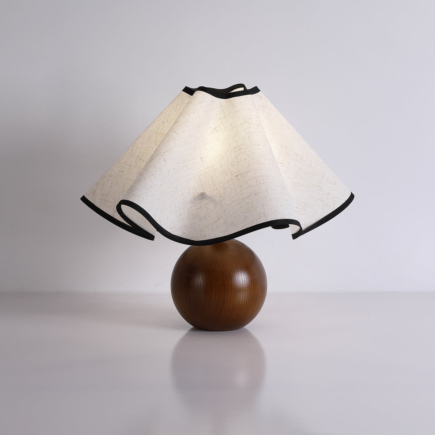 Solivian Wave Table Lamp