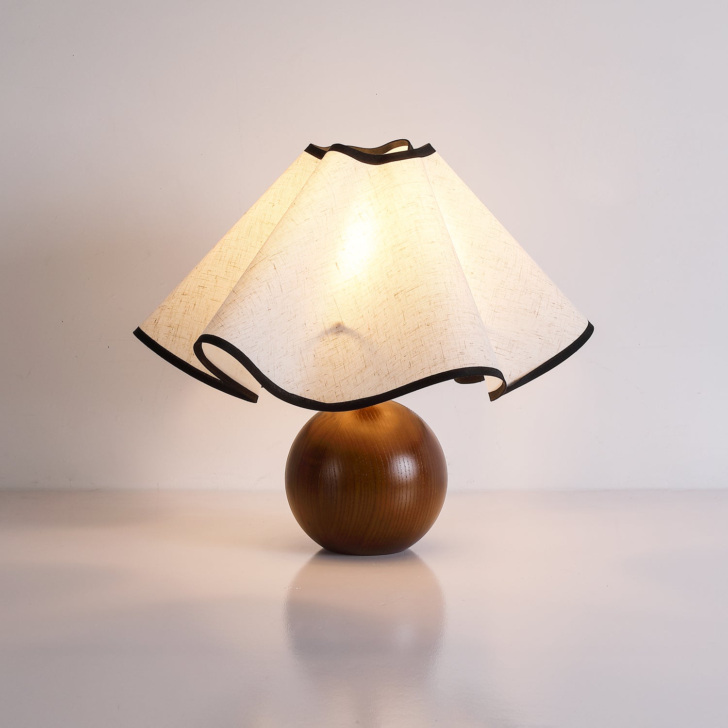Solivian Wave Table Lamp