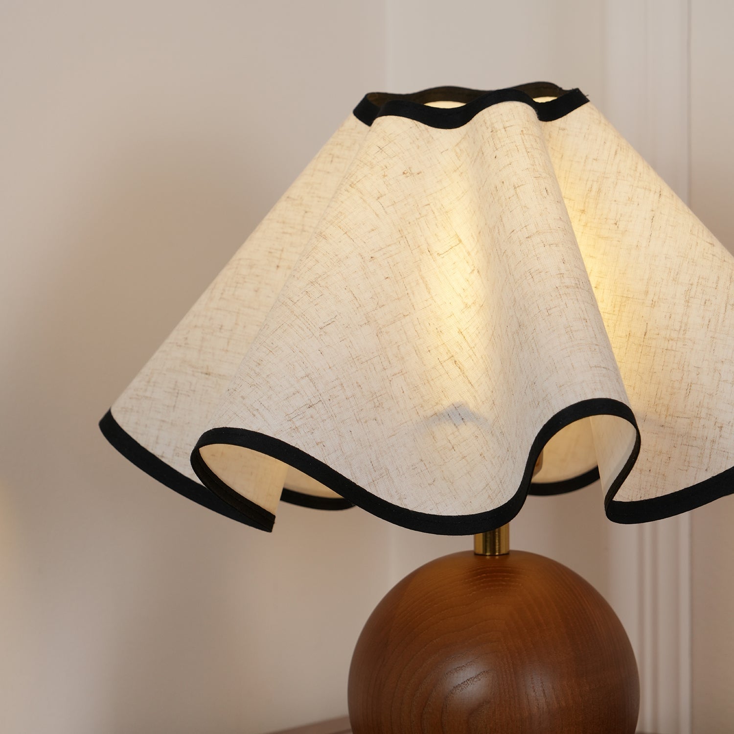 Solivian Wave Table Lamp