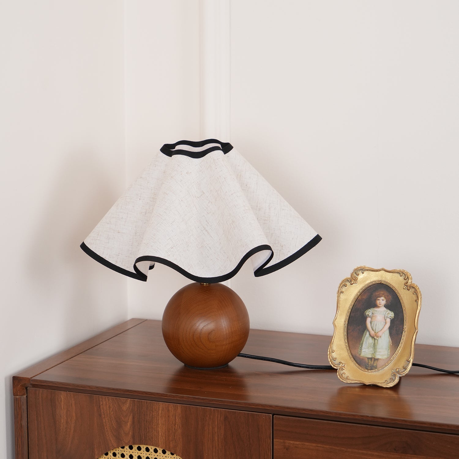 Solivian Wave Table Lamp